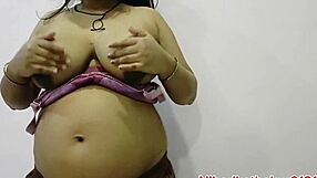 ¿Por qué el coño virgen de esta madura embarazada se siente tan tentador?