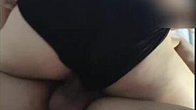 perra de mi amiga me da sentones duros y la grabo a escondidas