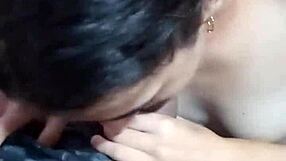 Puta novinka glasno stenja z mokro pičko in rittjo