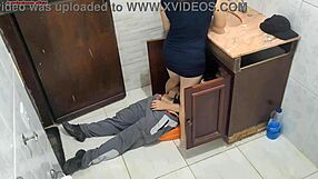 confiei na minha esposa para receber o encanador?