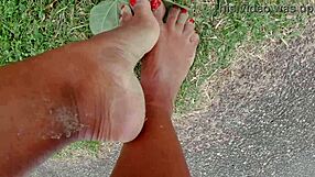 i walk barefoot on street and beach dirtying my feet for fetish