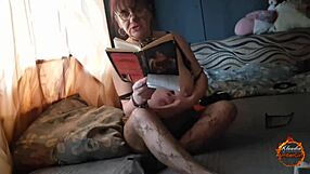 klaudiaambergirl conta história safada da gata de lingerie e meias