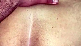 Rica gordita venezolana culona con colombiano le encanta en cuatro 4k