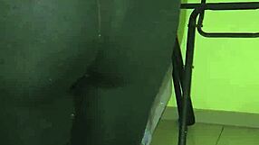 Contrato Una Empleada De Limpieza Y La Muy Zorra Viene Con Leggins Transparentes Y Un Hilo