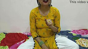 Indiase stiefzus verleidt stiefbroer voor eerste strakke poesrit