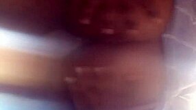 Elle Sassoie Sur Une Bite Le Cul � Lair