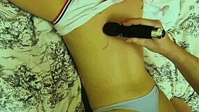 Terápiás hátmasszázs orgazmusba fordul és mély baszásba