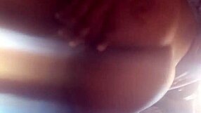 Elle Sassoie Sur Une Bite Le Cul � Lair