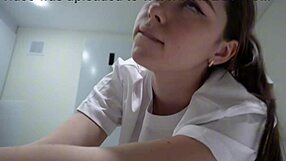 Nevlastní sestra udělala snídani, tak jsem jí hrubě naservíroval sperma