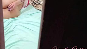 flagrei a milf usando brinquedinho no cu gozei dentro e escorreu leite completo no red