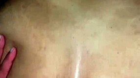 Rica gordita venezolana culona con colombiano le encanta en cuatro 4k