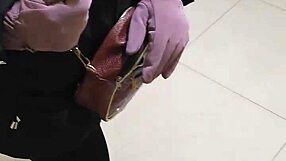 Contrato Una Empleada De Limpieza Y La Muy Zorra Viene Con Leggins Transparentes Y Un Hilo