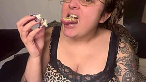 I love the fetish of her sexy mouth crunching popcorn backstage