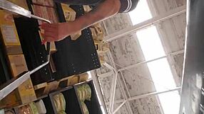 culona en el supermercado