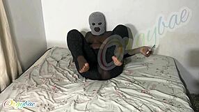 Egyél ki a puncimat - hatalmas fasz nyújtja a borotvált puncit orgazmusig.