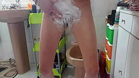 afeitandome mi coño y culito peludo