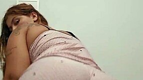 Ruivinha Gostosa Showing Off Her Breasts and Pink Bucetinha