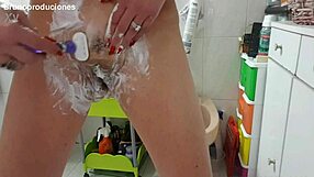 afeitandome mi coño y culito peludo