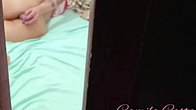 flagrei a milf usando brinquedinho no cu gozei dentro e escorreu leite completo no red