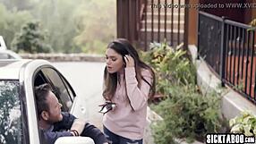 हॉट 18+ एथेना फारिस को स्ट्रेंजर ने बड़े लंड से ग्रुप चुदाई में धुन दिया