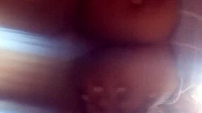 Elle Sassoie Sur Une Bite Le Cul � Lair