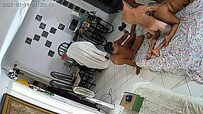 Latina tar monsterkuk gangbang i verklighetsorgie