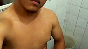 teen masturbating alone with cumshot in amateur video