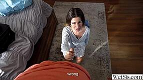 Vroča pastorka deli posteljo z Chanel Camryn med resnica ali drzno