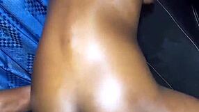 Mírame a los ojos y fóllame duro con coño chorreante abierto