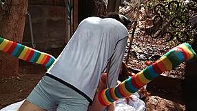 Latina bruker dildo i venninnegåtta offentlig – frekk eller fin?