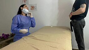 Doctora Culona Me La Chupa En La Consulta Del Hospital Me Corro En Sus Manos