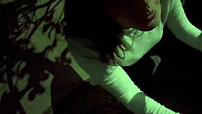 a prostituta e o crente share an outdoor encounter with big cock action