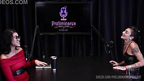 لاتينية في لينجري تهينك في الهواء الطلق