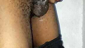 i'm wankin this kenyan big dik on camra, it's so huge