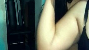 grabamos en webcam fati muestra tetas en panties luego la meto a mi novia en doggystyle