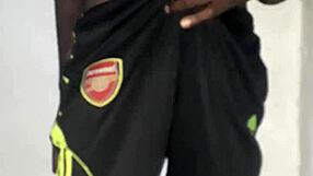 Jeg runker denne kenyanske store kuken på cam, den er så diger