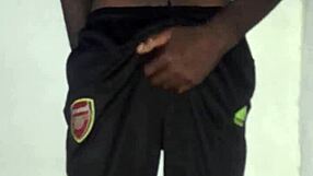 i'm wankin this kenyan big dik on camra, it's so huge