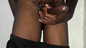 i'm wankin this kenyan big dik on camra, it's so huge