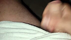 Amatoriale italiano - sborrata in vacanza con un cazzo enorme