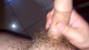 Amatoriale italiano - sborrata in vacanza con un cazzo enorme