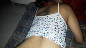 casadinha do bairro faz sexo gostoso e pede pra gozar dentro