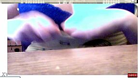 Teen Amateur Webcam Girl Performs Sex