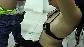 enseño a mi hermanastra a jugar billar y me la termino follando - porno en espanol