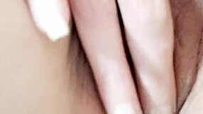 Chrissybee Playing With Her Throbbing Wet Pussy