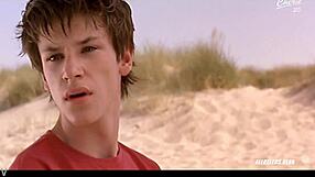 Clotilde Courau et Charlotte Rampling partagent un baiser