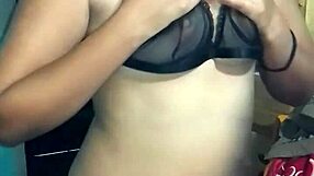 grabamos en webcam fati muestra tetas en panties luego la meto a mi novia en doggystyle