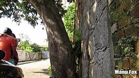 Hej, tukaj zunaj samo jebemo na ulici z vsem tem javnim vzburjenjem in sesanjem