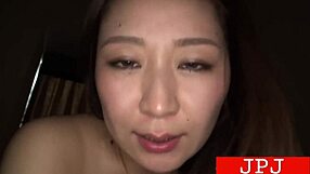 asian amateur explores sex in the dark
