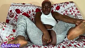 Amateur Milf With Shaved Pussy Uses Lubricant For Juicy Ass Play