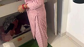 Follando a la vecina cachonda en pijama con culo grande y tetas naturales